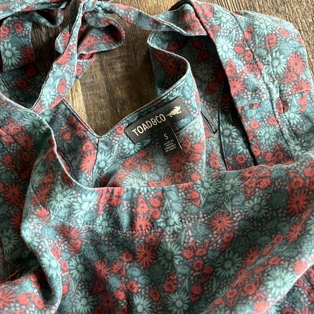 Floral Sleeveless Top - Green and Red - Picture 3 of 3